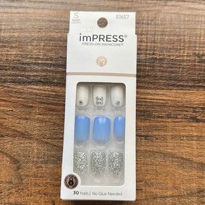 Impress: press on manicure